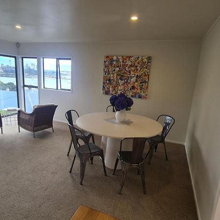 2 Bedroom Home, City And Sea Views オークランド エクステリア 写真